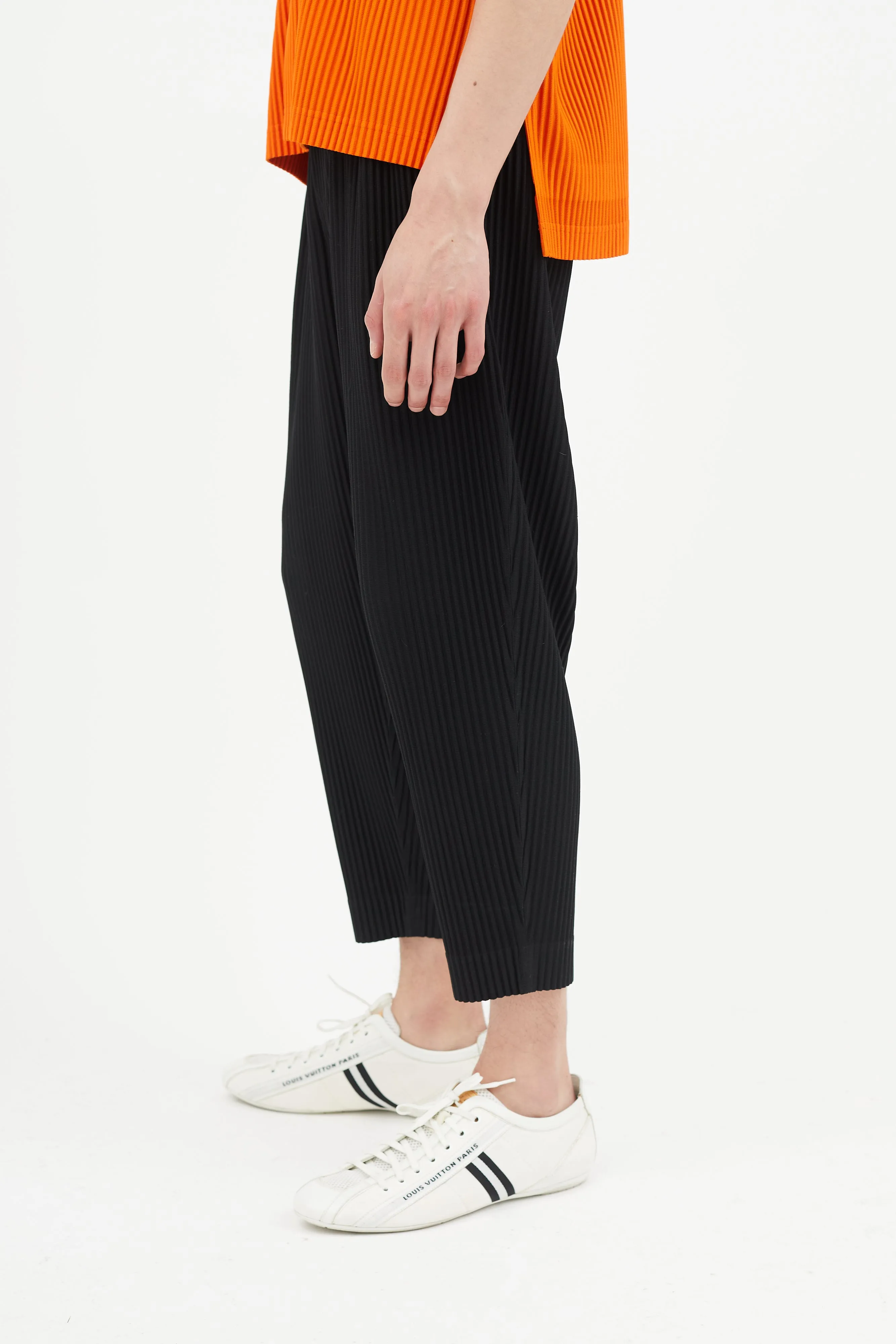 Black Pleated Tapered Trouser
