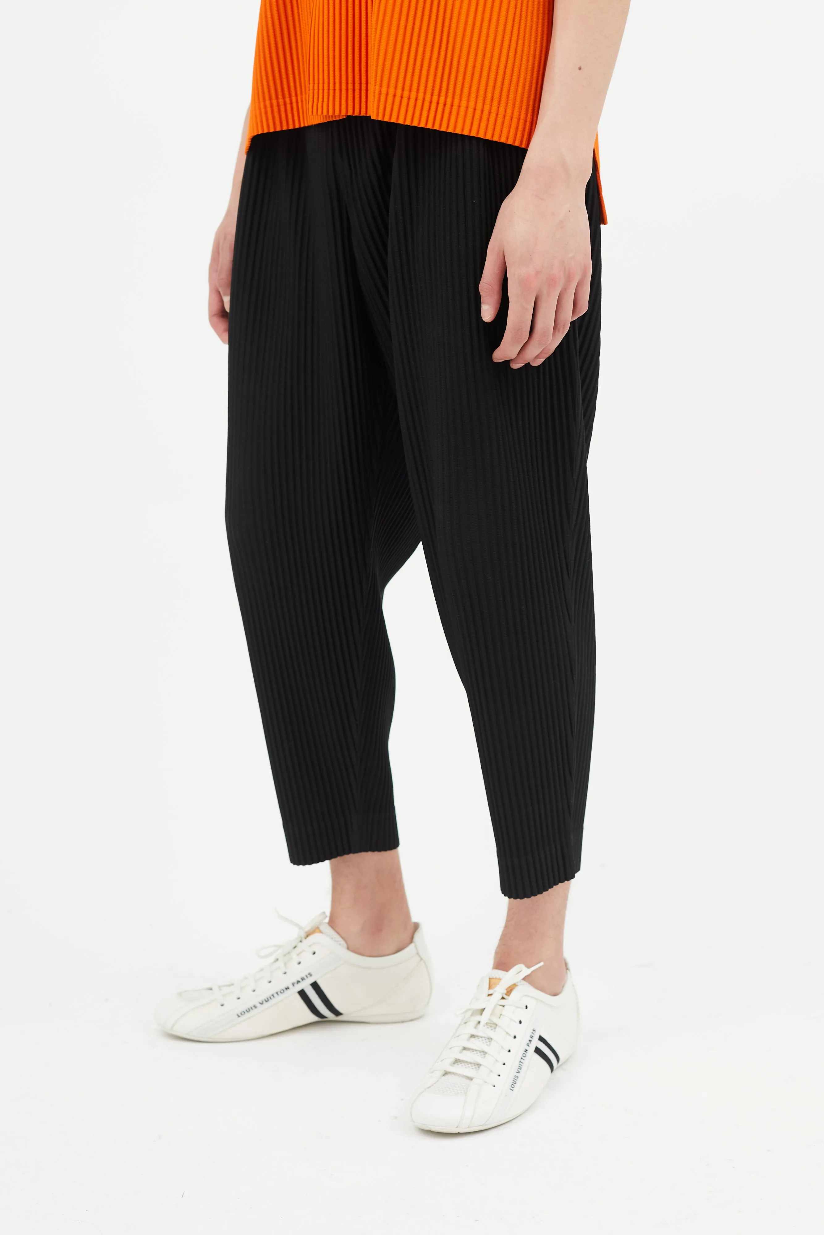 Black Pleated Tapered Trouser