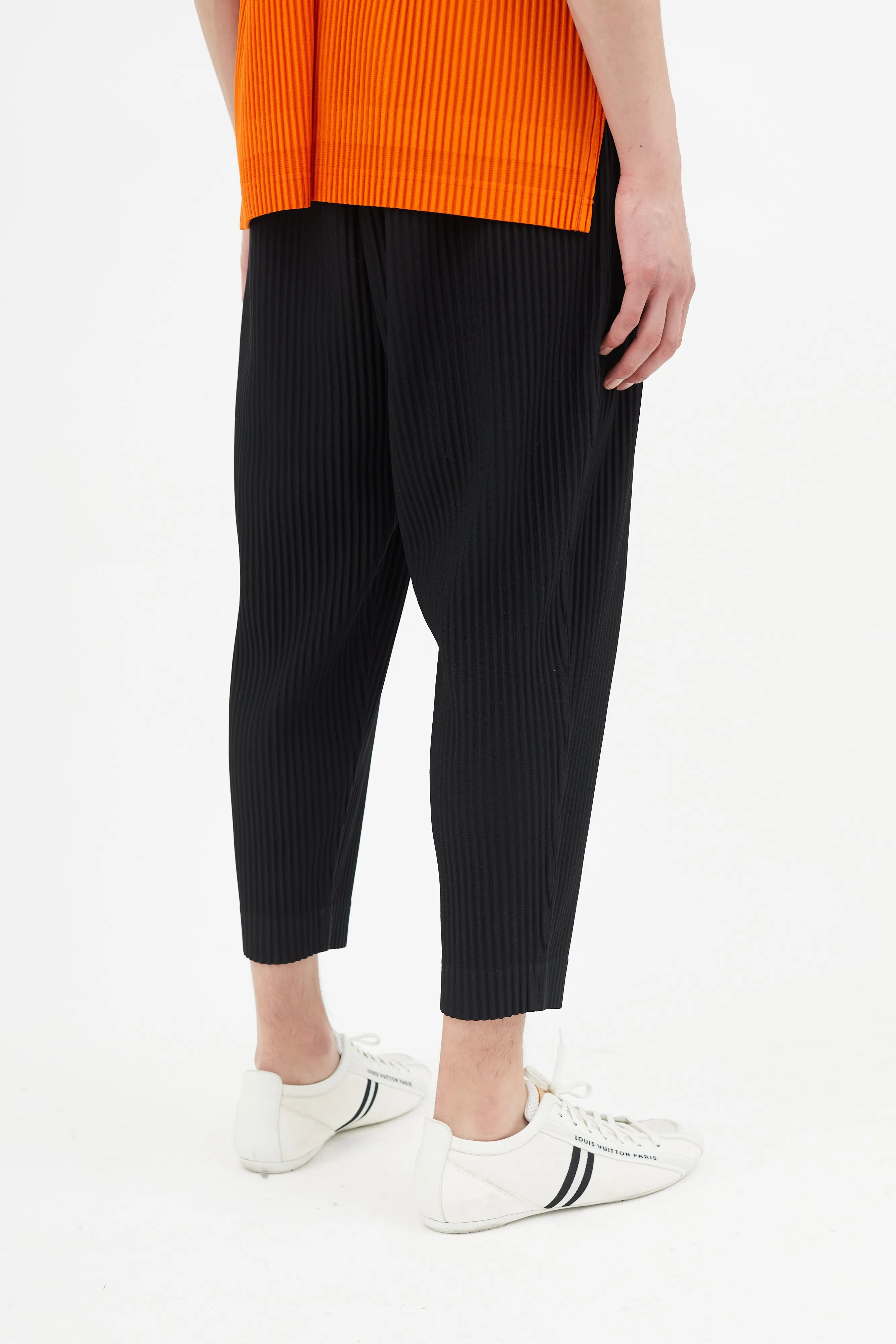 Black Pleated Tapered Trouser